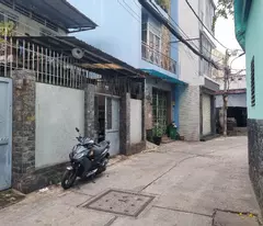 Nhà chính chủ cần bán nhà ở hẻm xe hơi thông , 69M2 , mặt tiền nhà 5.5M , nở hậu tài lộc . ở ngay