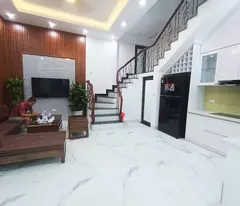 Bán nhà Giải Phóng, 40m2, 5T, oto đỗ cửa, ngõ thông, kinh doanh, gần bãi gửi xe, chỉ hơn 5 tỷ