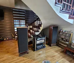 BÁN NHÀ TRUNG KÍNH QUẬN CẦU GIẤY 55M2 GẦN TRƯỜNG HỌC, SÂN BÓNG, Ô TÔ QUA NHÀ