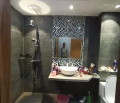BÁN NHÀ PHÚ DIỄN _ DT 54M XÂY 5 TẦNG THANG MÁY _ĐƯỜNG RÔNG HAI OTO TẢI  TRÁNH NHAU . GIA 13,5TY