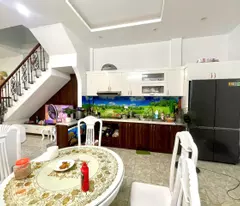 Nhà Phương Mai Đống Đa,ô tô đỗ cửa.