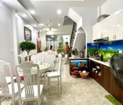 Nhà Phương Mai Đống Đa,ô tô đỗ cửa.