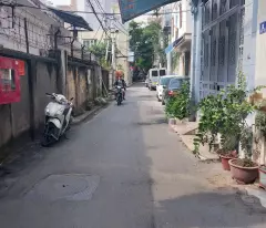 Nhà Phương Mai Đống Đa,ô tô đỗ cửa.