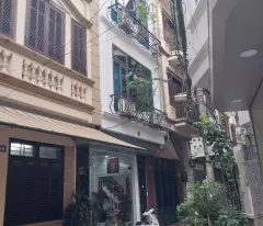 Nhà Phương Mai Đống Đa,ô tô đỗ cửa.