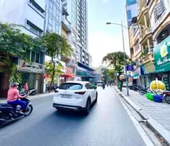 BÁN NHÀ 6T HOÀNG QUỐC VIỆT, MT 6M, Ô CHỜ THANG MÁY, 2 THOÁNG , PHÂN LÔ Ô TÔ, CHỈ 13.5 TỶ