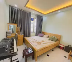 Bán nhà gần Hồ Linh Đàm chỉ hơn 5 tỷ .DT 40m2 ô tô đỗ .