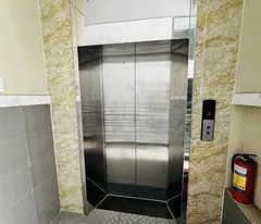 Bán CHDV mặt tiền ngay Nguyễn Chánh Sắt, P13, Tân Bình, 190m2, 5 tầng, thang máy.