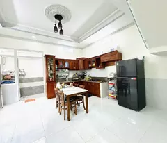 [SÁT VÁCH QUẬN 7] - NHÀ 2 TẦNG - CHỦ TẶNG FULL NỘI THẤT - NGANG 5m5 - Đ. HUỲNH TẤN PHÁT