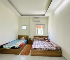 [SÁT VÁCH QUẬN 7] - NHÀ 2 TẦNG - CHỦ TẶNG FULL NỘI THẤT - NGANG 5m5 - Đ. HUỲNH TẤN PHÁT