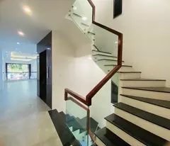nhà mặt phố Thanh Nhàn, 1 mặt ngõ, 115m x 8 tầng, thang máy, vỉa hè 7m, kinh doanh ngày đêm