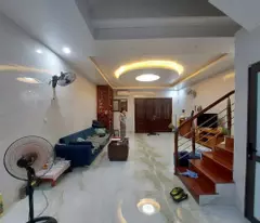 Hoàng Hoa Thám, Ba Đình - Nhà đẹp/ngõ thông/gần phố/6 ngủ/Diện tích lớn - 14.9 tỷ
