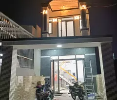 Nhà Lầu trệt SHR 81m2 mặt tiền nhựa 7m sân xe 7 chỗ gần chợ Tân Phước Khánh, Giá chỉ 2,55 tỷ TL