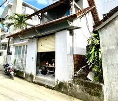 Bán Nhà 2 tầng Nguyễn Tất Thành - Sau 1 Nhà Mặt Tiền, Gần khu An Đông Villa