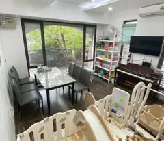 Bán nhà Mặt đường Hoàng Minh Thảo - 55m2 - mặt tiền 4,2m - nở hậu - 4 tầng - giáp ngõ - vỉa hè rộng