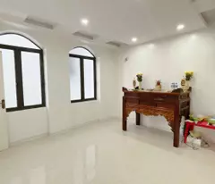 Bán nhà Mặt đường Hoàng Minh Thảo - 55m2 - mặt tiền 4,2m - nở hậu - 4 tầng - giáp ngõ - vỉa hè rộng