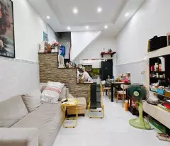 Mặt tiền Ngang 3.5 x 9 đúc mới 4 tấm chỉ 6 tỷ Q4