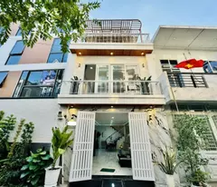 Gần Công viên Làng hoa Gò Vấp - Hẻm 8m - (4.5  x 9.5)m - BTCT 4 Tầng