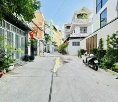 Gần Công viên Làng hoa Gò Vấp - Hẻm 8m - (4.5  x 9.5)m - BTCT 4 Tầng