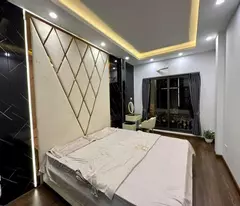 Bán nhà phố ĐỘI CẤN, 5 tầng MT 4m, 30m ra ô tô tránh. Phù hợp gia đình nhỏ ở cực thích. Giá 5.2 tỷ.