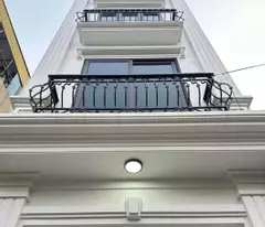 Nhà giáp Nam Từ Liêm thiết kế 5 tầng x 36m, có 5 phòng ngủ, cách 50m ra đường ô tô, giá nhỉnh 4 tỷ