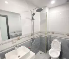 Nhà giáp Nam Từ Liêm thiết kế 5 tầng x 36m, có 5 phòng ngủ, cách 50m ra đường ô tô, giá nhỉnh 4 tỷ