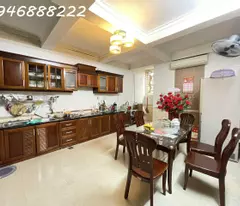 Mặt đường Nguyễn Công Trứ xây 5 tầng  vị trí đẹp gần Hồ Sen , đang kinh doanh ra dòng tiền .
