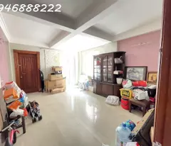 Mặt đường Nguyễn Công Trứ xây 5 tầng  vị trí đẹp gần Hồ Sen , đang kinh doanh ra dòng tiền .
