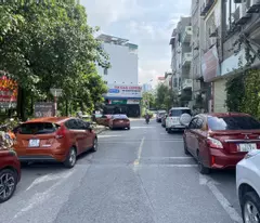 Bán 2 lô đất đấu giá gần vòng xuyến văn giang diên tích 100.8m, 100m co vỉa hè