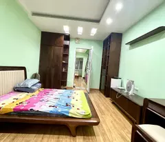 BÁN NHÀ QUẬN CẦU GIÁY PHÂN LÔ, Ô TÔ VÀO NHÀ , VỈA HÈ, THANG MÁY SỔ ĐỎ HOA KHÔI 60M GIÁ 21,9 TỶ