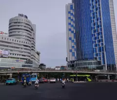 Bán nhà Thái Hà,Đống Đa DT 118m*Mt 5.5m Ngõ thông, kinh doanh,gara 4 ô tô giá chỉ 31.5 tỷ.