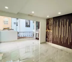 MẶT TIỀN CÁCH HẺM 10M 
DT NGANG 4.5 X 15 ĐÚC 3 TẤM HƠN 79 TRIỆU M Q4