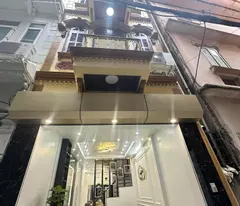 BÁN NHÀ TRUNG TÂM CẦU GIẤY  NGÕ THÔNG NHÀ ĐẸP CHỈ VIỆC VỀ Ở 43M GIÁ 8,6 TỶ