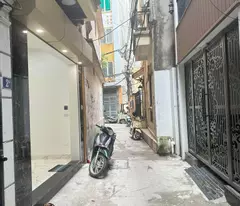 BÁN NHÀ TRUNG TÂM CẦU GIẤY  NGÕ THÔNG NHÀ ĐẸP CHỈ VIỆC VỀ Ở 43M GIÁ 8,6 TỶ