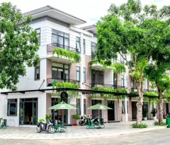 BÁN NHÀ 1 TRỆT 2 LẦU NẰM NGÂY TRUNG TÂM CHÂU ĐỐC