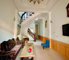 Cho thuê nhà Nguyên Căn, NỘI THÀNH gần chợ tây lộc