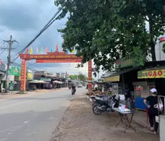 Bán lô đất mặt tiền đường Chợ buôn bán cực tốt 150m2, sổ sẵn, giá chỉ 800tr