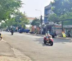 Bán lô đất mặt tiền đường Chợ buôn bán cực tốt 150m2, sổ sẵn, giá chỉ 800tr