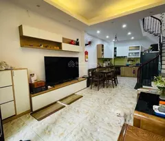 BÁN NHÀ NGỌC THUỴ, NHÀ DÂN XÂY 5T, 37M², 5 TỶ, FULL ĐỒ, NHÀ ĐẸP, Ô TÔ ĐỖ CỔNG