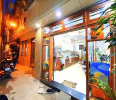 Nhà đẹp Lạc Long Quân - Ngõ thông gần phố - 5 tầng - Nhỉnh 6 tỷ