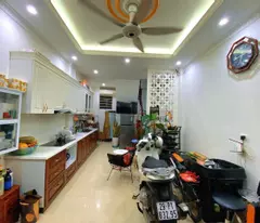 Nhà đẹp Lạc Long Quân - Ngõ thông gần phố - 5 tầng - Nhỉnh 6 tỷ