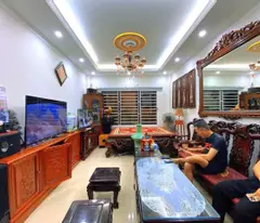 Nhà đẹp Lạc Long Quân - Ngõ thông gần phố - 5 tầng - Nhỉnh 6 tỷ