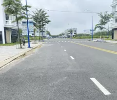 Bán gấp lô đất đối diện thế giới di động sổ sẵn, 5 x 20, giá chỉ 700 triệu