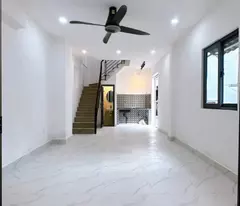 Hẻm xe hơi cách Mặt tiền 20 m 
Ngang 3.6x 8 đúc xây mới 3 tấm Q4
Hơn 4 tỷ xx