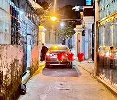 Bán đât Hoàng Tăng Bí 34m mt 4.2 tặng nhà 2 tầng ô tô đỗ cửa giá 4.3 tỷ