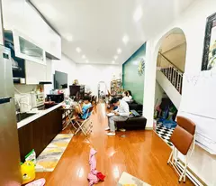BÁN NHÀ TRUNG TÂM CẦU GIẤY - GẦN Ô TÔ - TẶNG 100% NỘI THẤT
