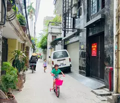 BÁN NHÀ CẦU GIẤY 46M CÁCH 1 NHÀ RA Ô TÔ TRÁNH NHAU, HÀNG XÓM GIÁO SƯ. GIÁ 4,8 TỶ