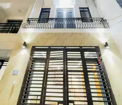 BÁN NHÀ CẦU GIẤY 46M CÁCH 1 NHÀ RA Ô TÔ TRÁNH NHAU, HÀNG XÓM GIÁO SƯ. GIÁ 4,8 TỶ