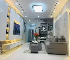 Bán nhà Ngọc Lâm,Long Biên nhà đẹp ở luôn 30m2 x mt 3.5m 50m ra ô tô giá 4.7 tỷ