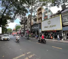 CHO THUÊ NHÀ NGUYÊN CĂN MẶT TIỀN TẠI NGUYỄN TRÃI, PHƯỜNG 8, QUẬN 5, HCM, GIÁ LÀ 80 TR/THÁNG