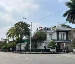 Bán gấp Biệt thự góc 3 mặt tiền khu Biệt thự quận Tân Phú. Liên hệ: 0964340640